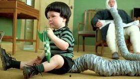 放屁熏男人在线视频,尴尬瞬间！放屁熏男人在线视频引发热议